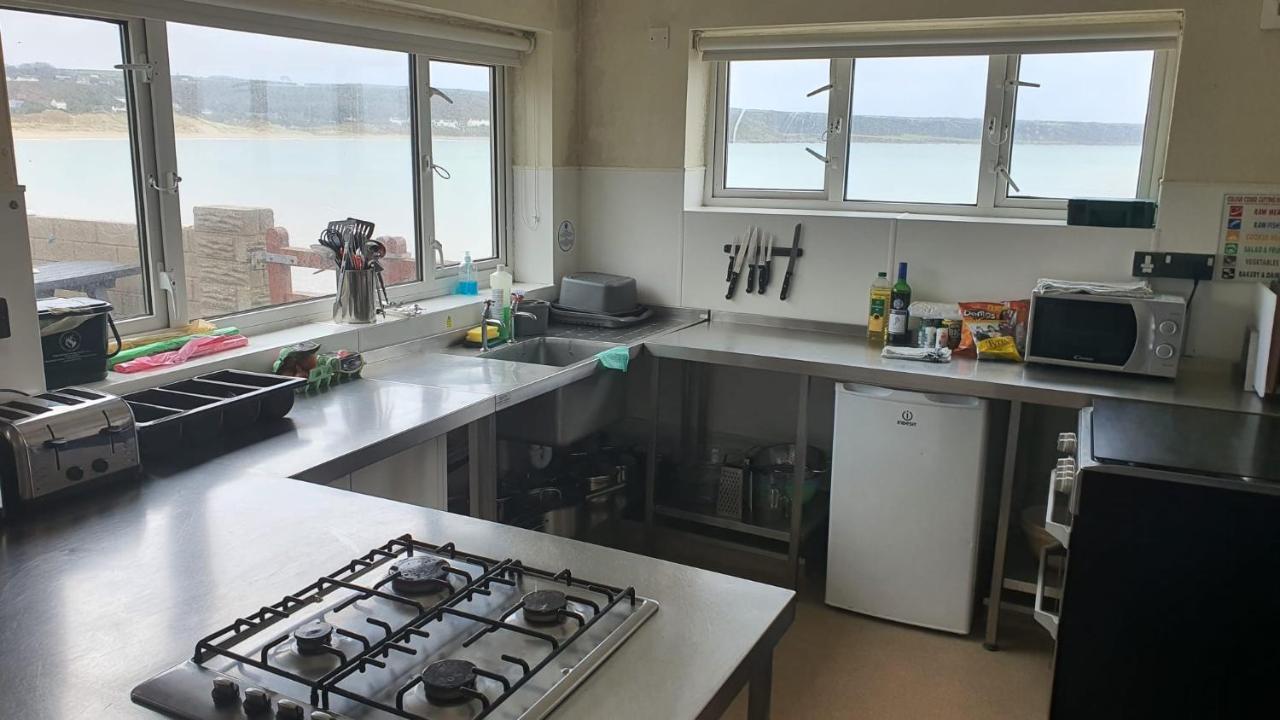 Yha Port Eynon Vandrarhem Exteriör bild