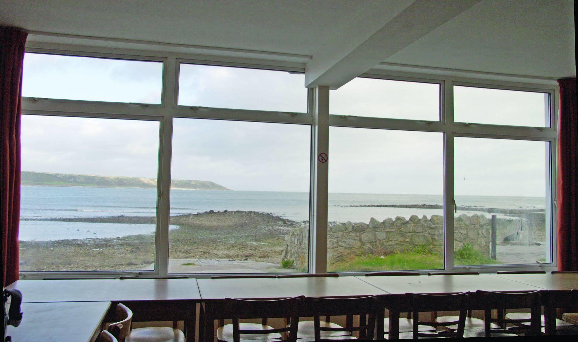 Yha Port Eynon Vandrarhem Exteriör bild